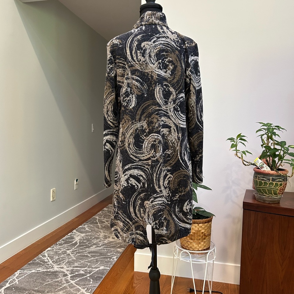 Abstract Swirl Pattern Tunic - Picture 4 of 8
